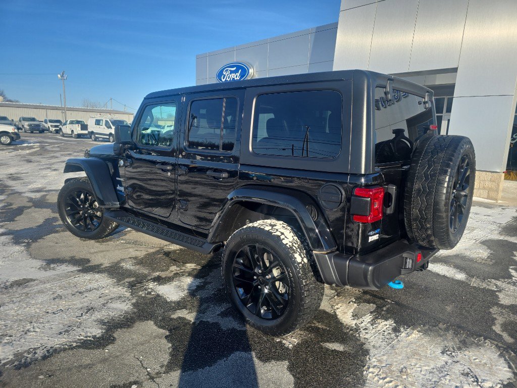 Used 2022 Jeep Wrangler Unlimited Sahara w/ Cold Weather Group image 8