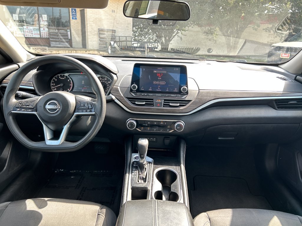 Used 2023 Nissan Altima 2.5 SV FWD image 14