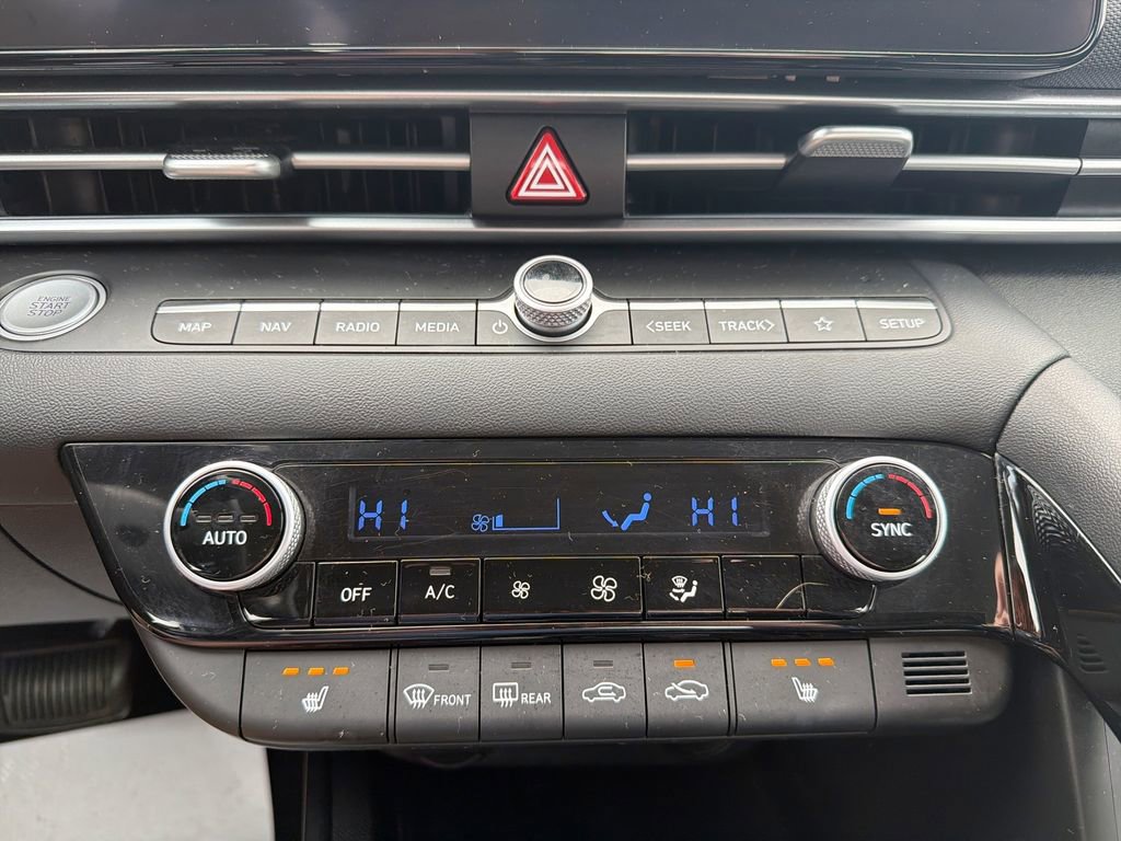 Certified 2023 Hyundai Elantra Limited image 17