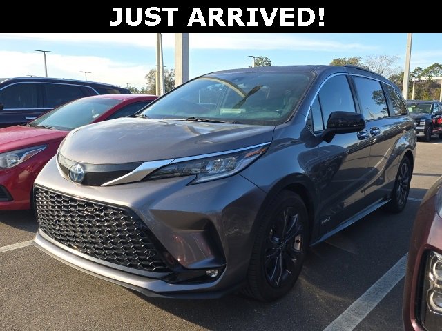 Used 2021 Toyota Sienna XSE image 1