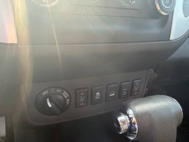 Used 2015 Nissan Xterra PRO-4X w/ Pro-4x Leather Package AWD/4WD image 19
