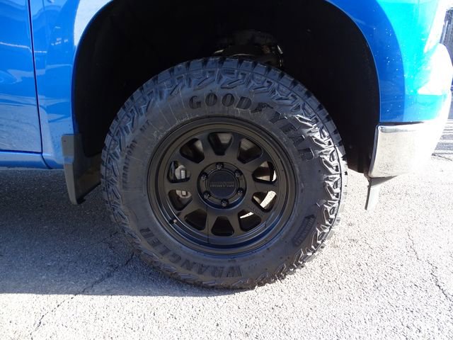 Used 2023 Chevrolet Silverado 1500 LT w/ Leather Package AWD/4WD image 7