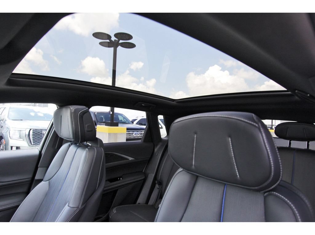Used 2024 Cadillac Lyriq Sport RWD image 27