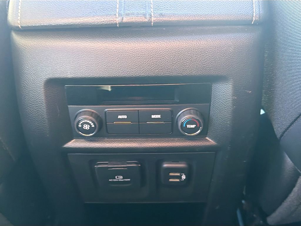 Used 2023 Chevrolet Traverse LT w/ LT Premium Package image 27