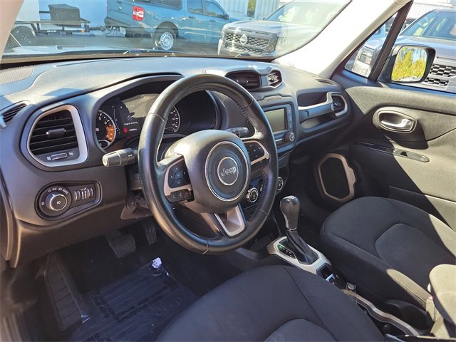 Used 2017 Jeep Renegade Latitude image 10