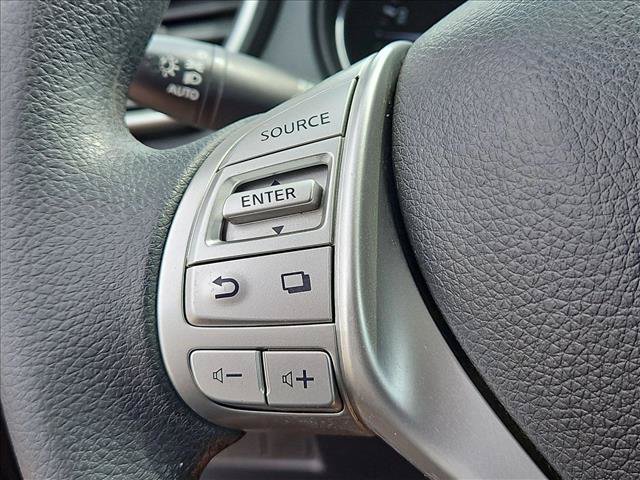 Used 2015 Nissan Rogue SV FWD image 24