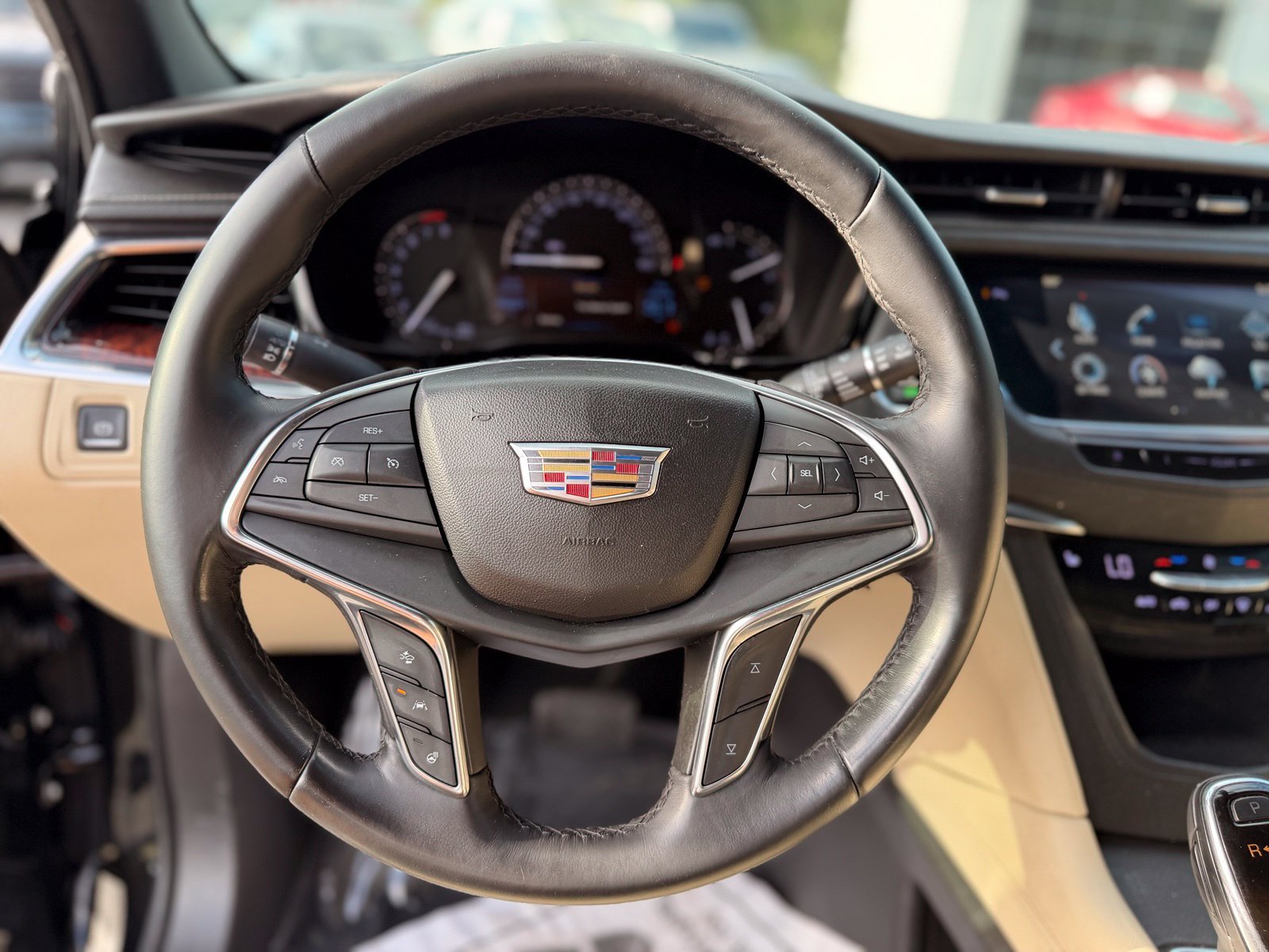 Used 2018 Cadillac XT5 Luxury w/ Driver Awareness Package FWD image 18