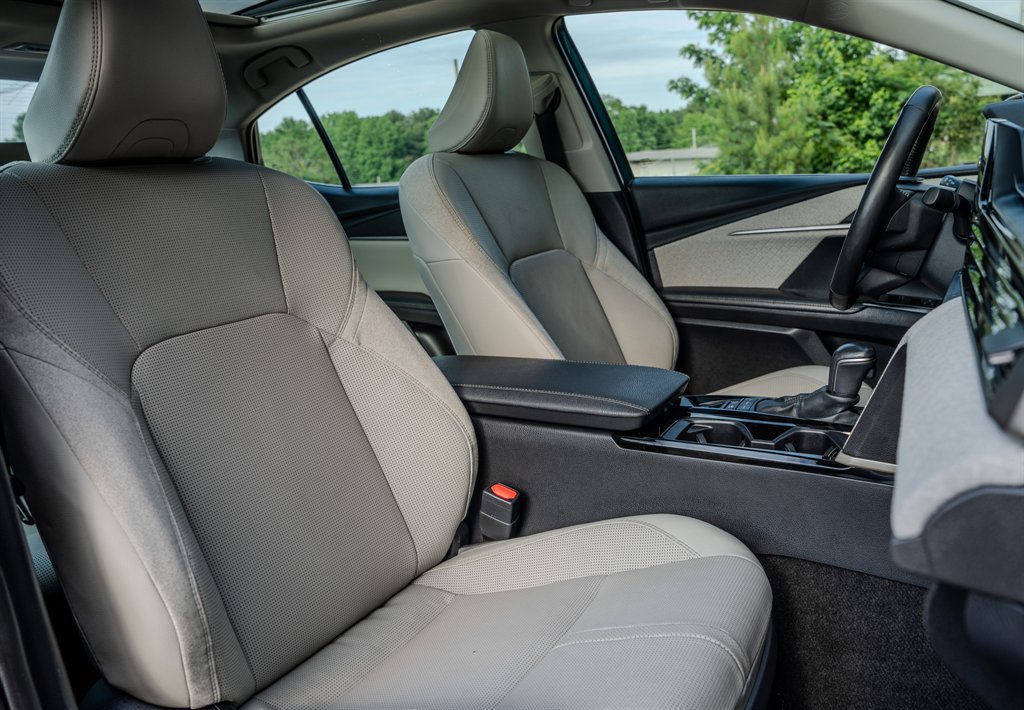 Used 2025 Toyota Camry XLE w/ Premium Plus Package FWD image 32