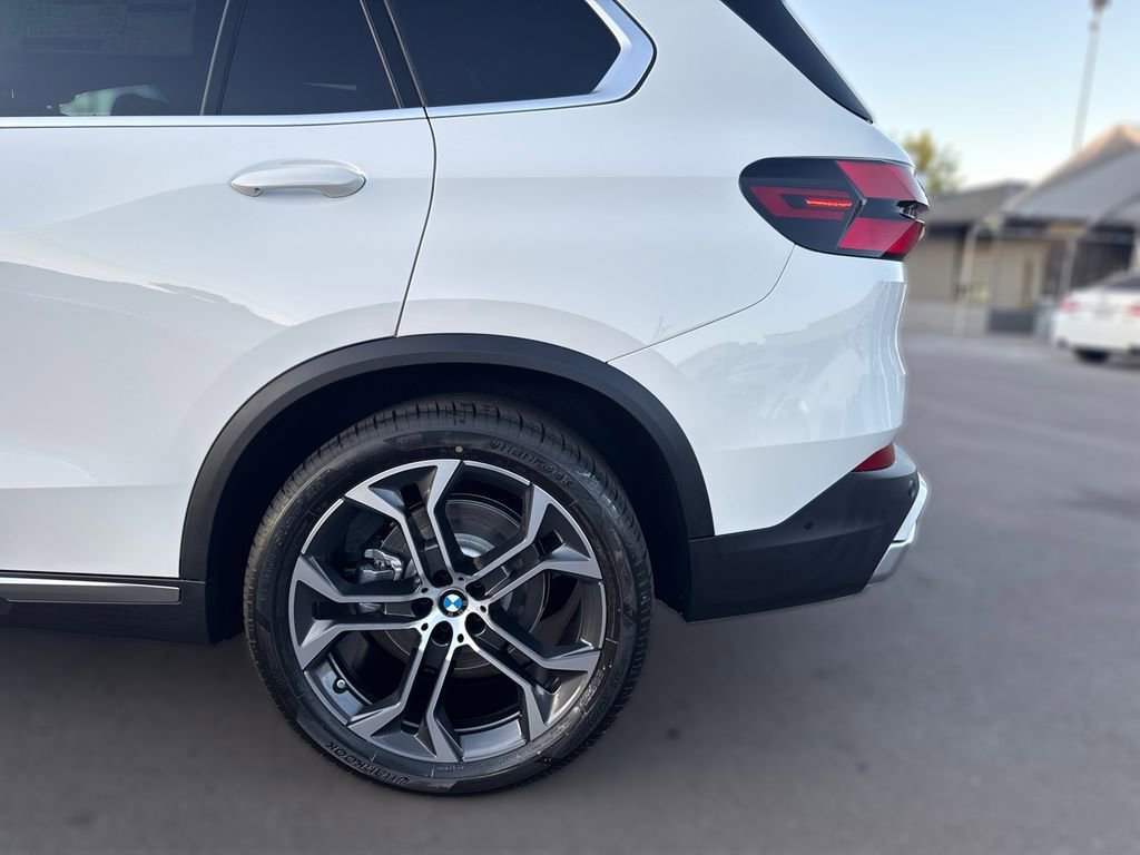 New 2026 BMW X5 sDrive40i image 14
