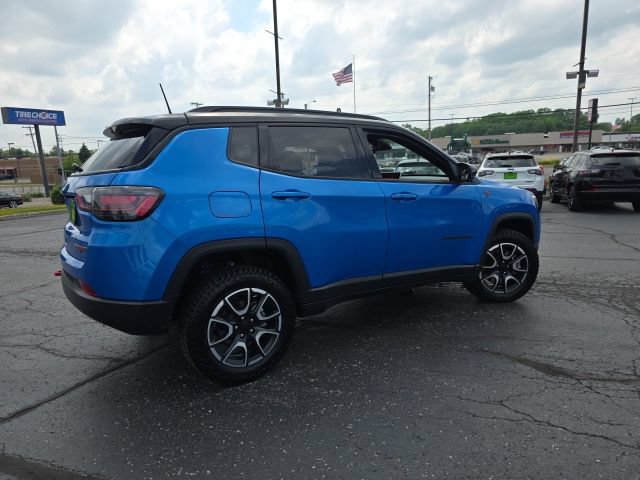 Used 2024 Jeep Compass Trailhawk w/ Trailhawk Elite Group AWD/4WD image 6