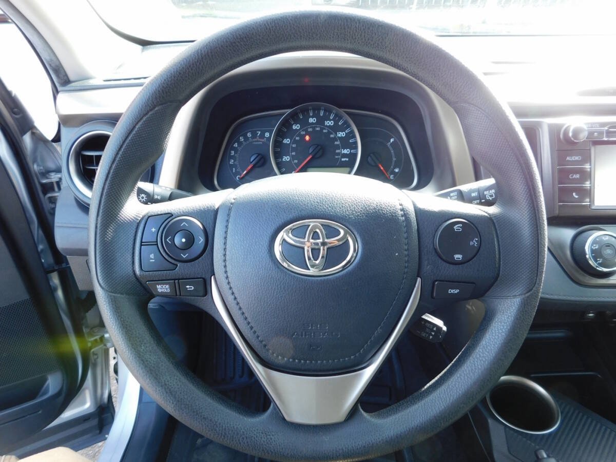 Used 2015 Toyota RAV4 LE AWD/4WD image 9
