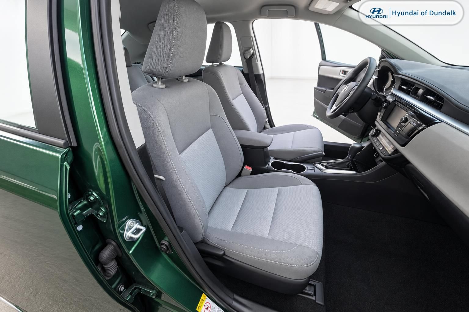 Used 2016 Toyota Corolla LE FWD image 5