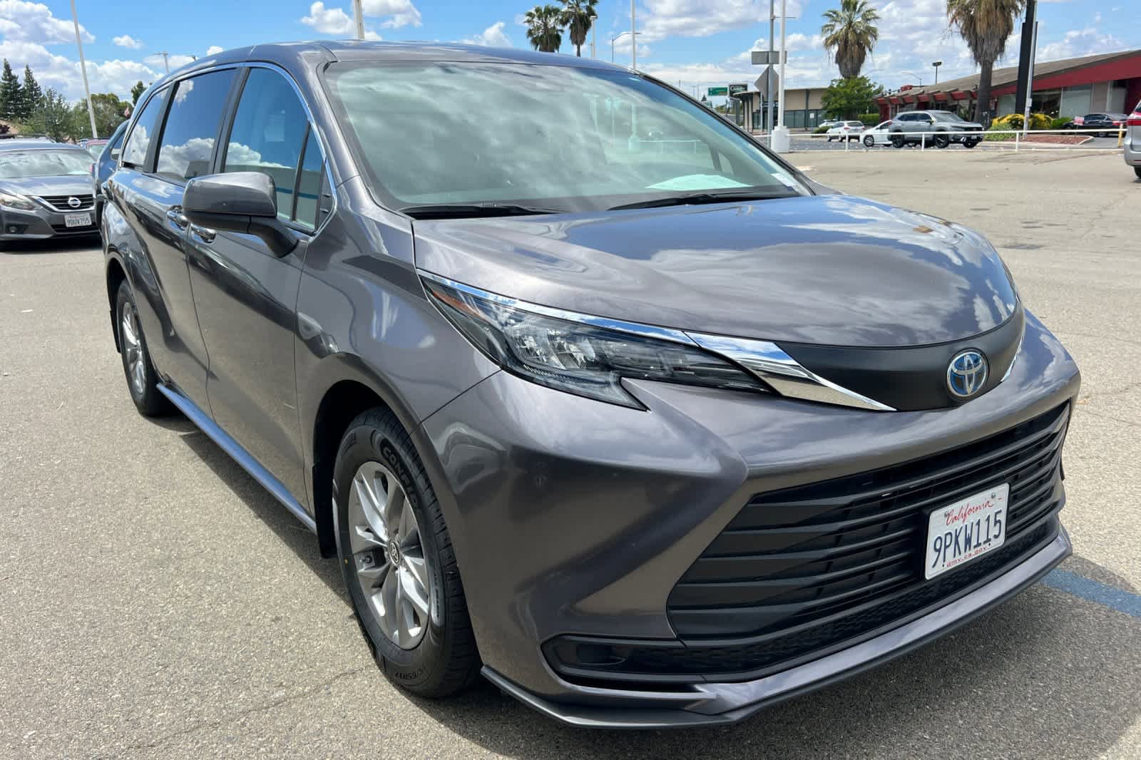 Certified 2024 Toyota Sienna LE FWD image 3