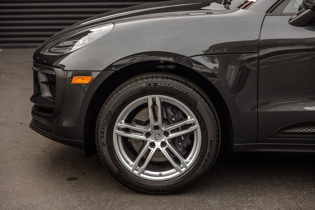 Certified 2025 Porsche Macan image 11