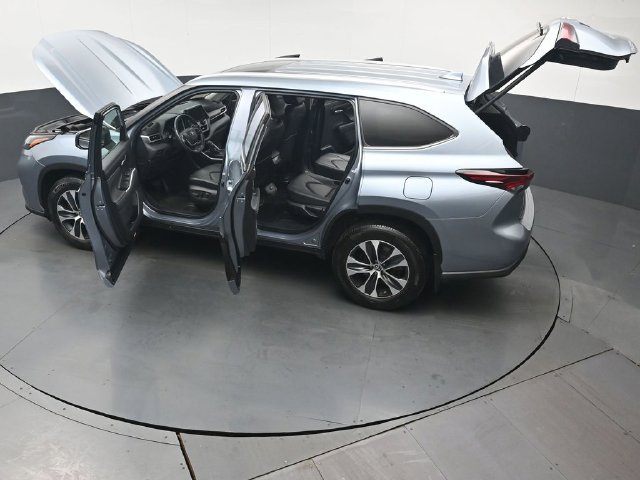 Used 2024 Toyota Highlander XLE AWD/4WD image 51