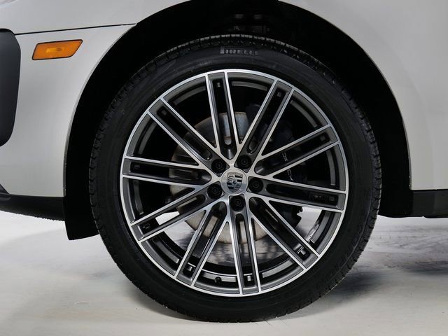 Certified 2026 Porsche Macan AWD/4WD image 35
