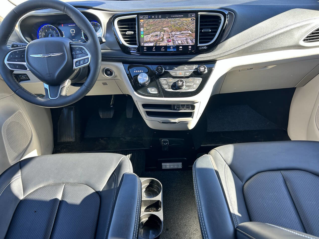 Used 2024 Chrysler Pacifica Touring-L image 14