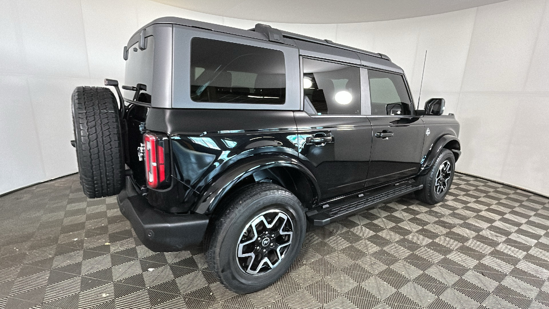 Used 2022 Ford Bronco Outer Banks AWD/4WD image 3