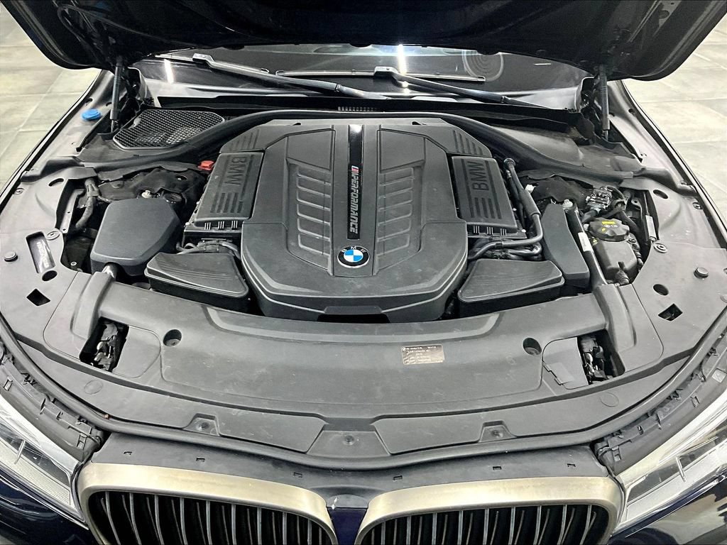 Used 2018 BMW M760i xDrive AWD/4WD image 33