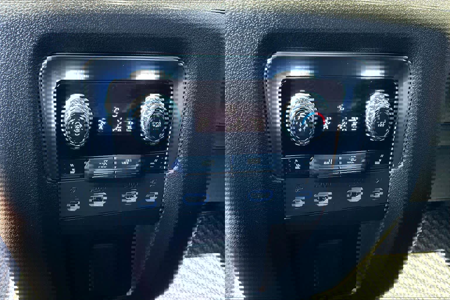 Used 2024 GMC Yukon XL Denali Ultimate image 31