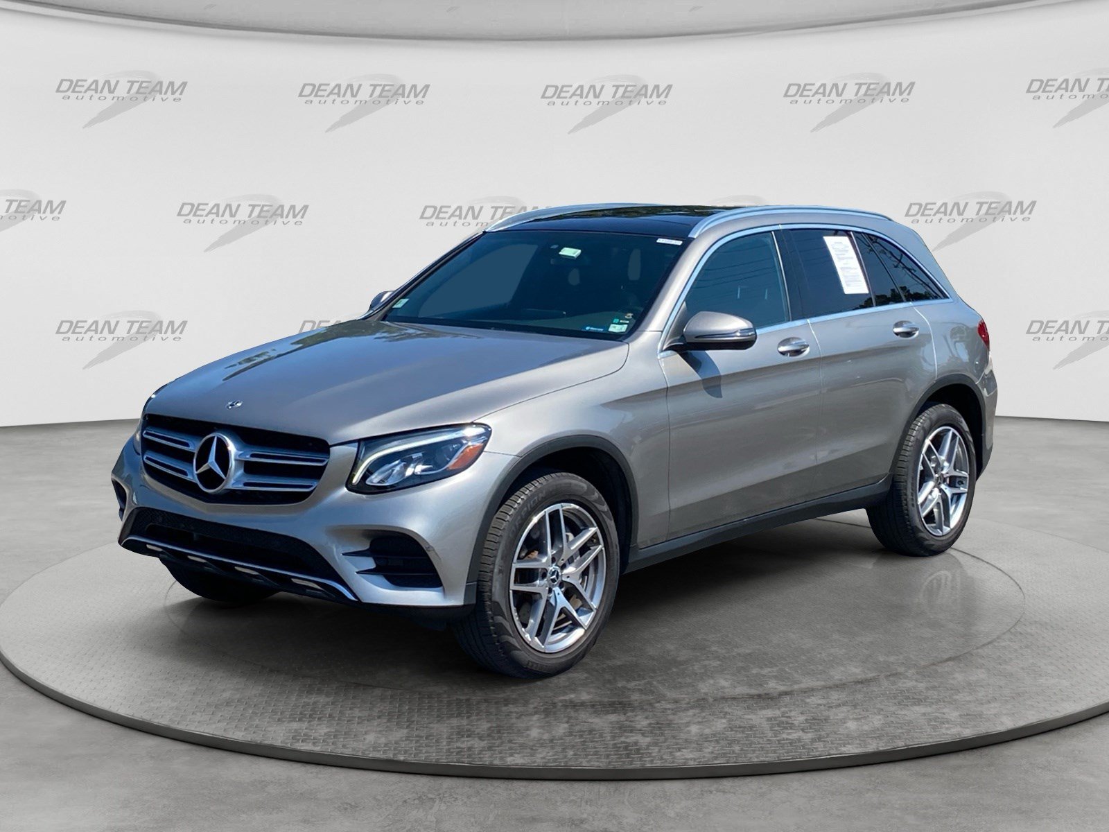 Used 2019 Mercedes-Benz GLC 300 4MATIC image 3