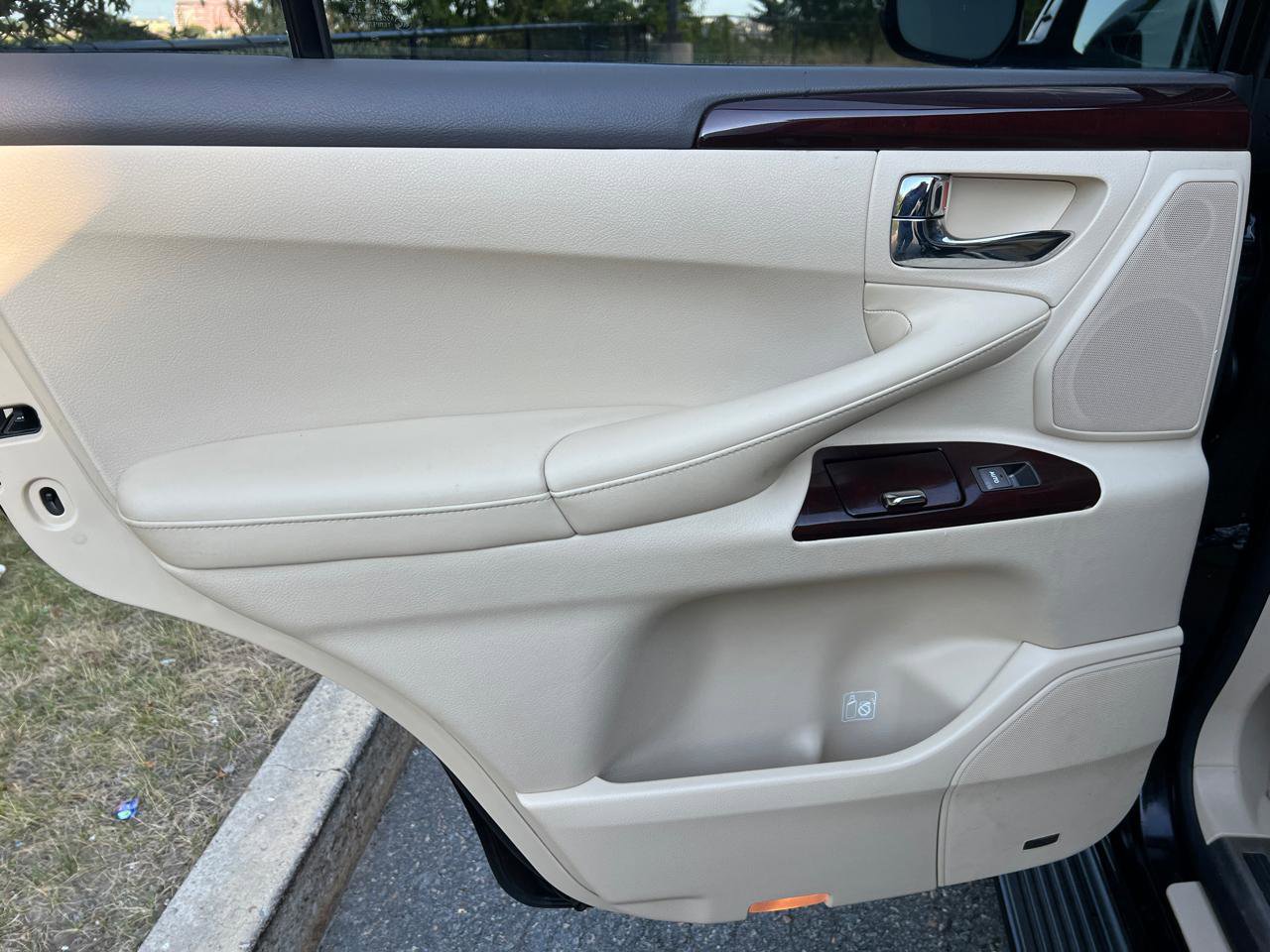 Used 2013 Lexus LX 570 4WD w/ Luxury Pkg image 15