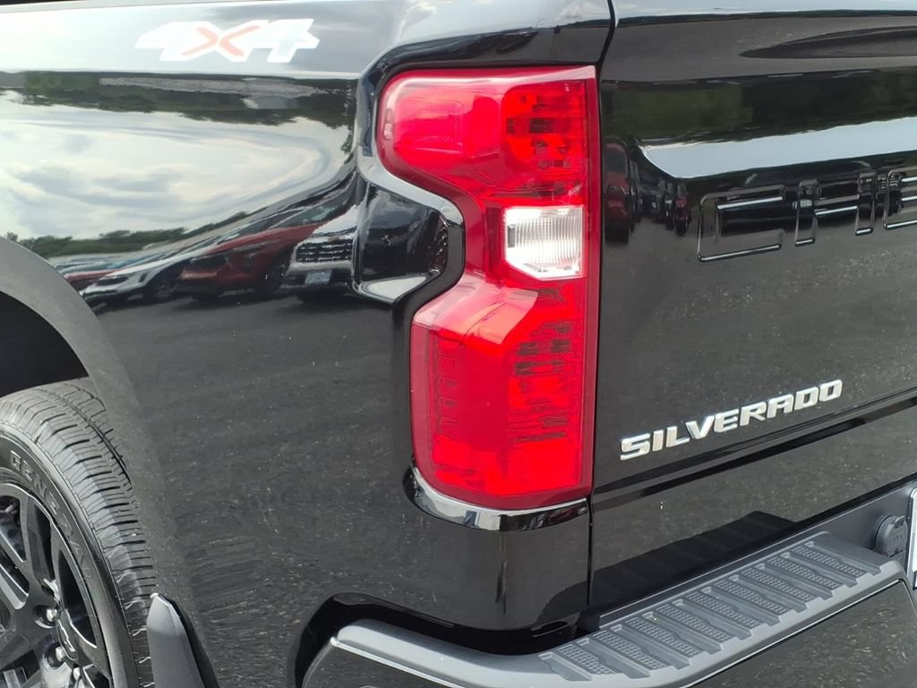 Certified 2024 Chevrolet Silverado 1500 Custom AWD/4WD image 8