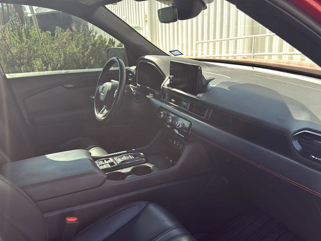 Used 2025 Honda Pilot TrailSport image 5