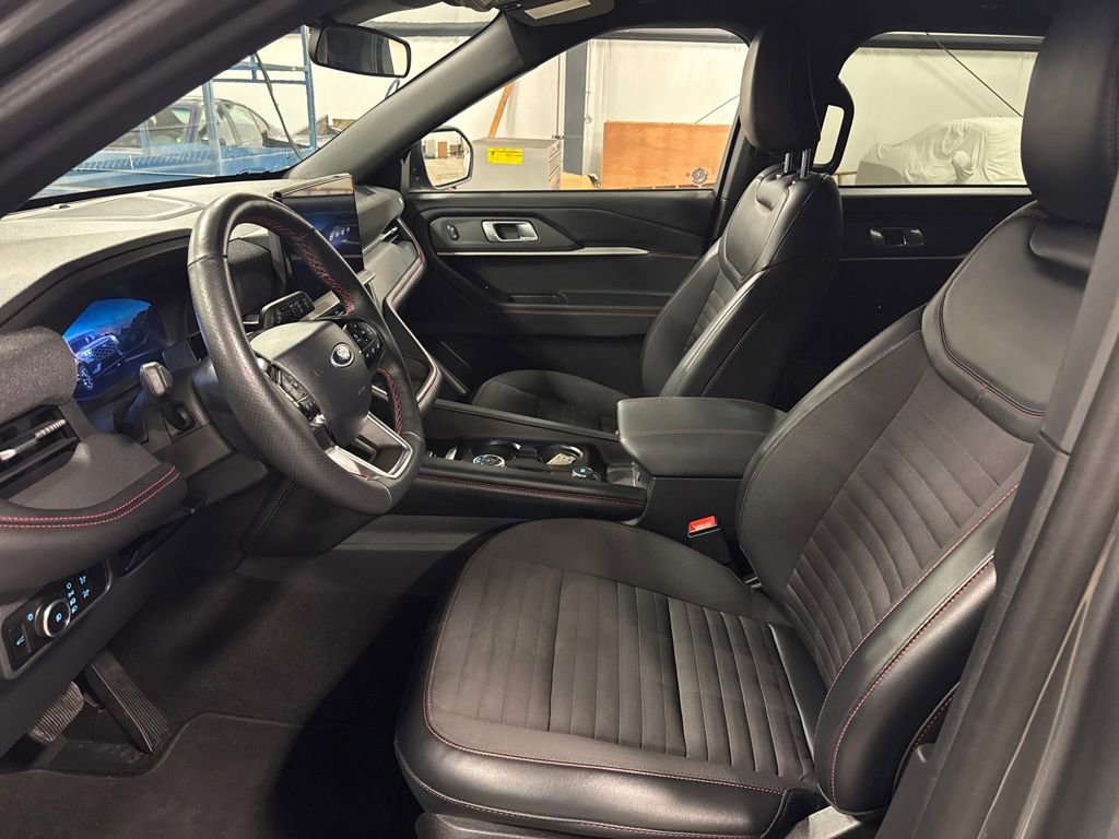 Used 2025 Ford Explorer ST-Line w/ ST-Line Street Pack image 10
