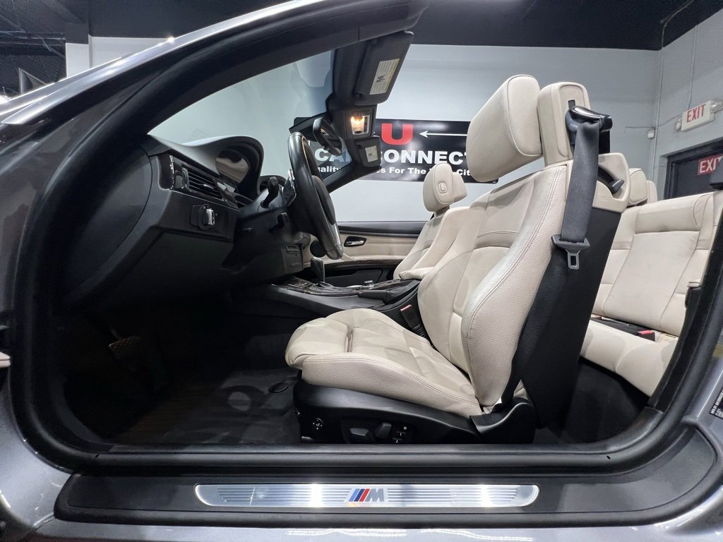 Used 2013 BMW 335i Convertible image 31