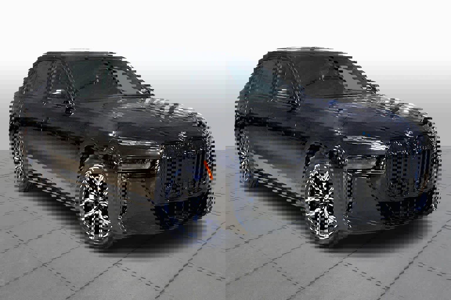 Certified 2023 BMW 760i xDrive w/ Executive Package image 2