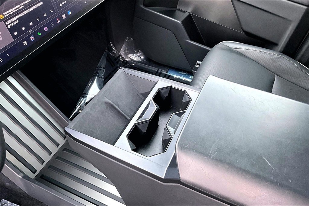 Used 2024 Tesla Cybertruck AWD Crew Cab image 18