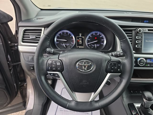 Used 2016 Toyota Highlander XLE AWD/4WD image 21