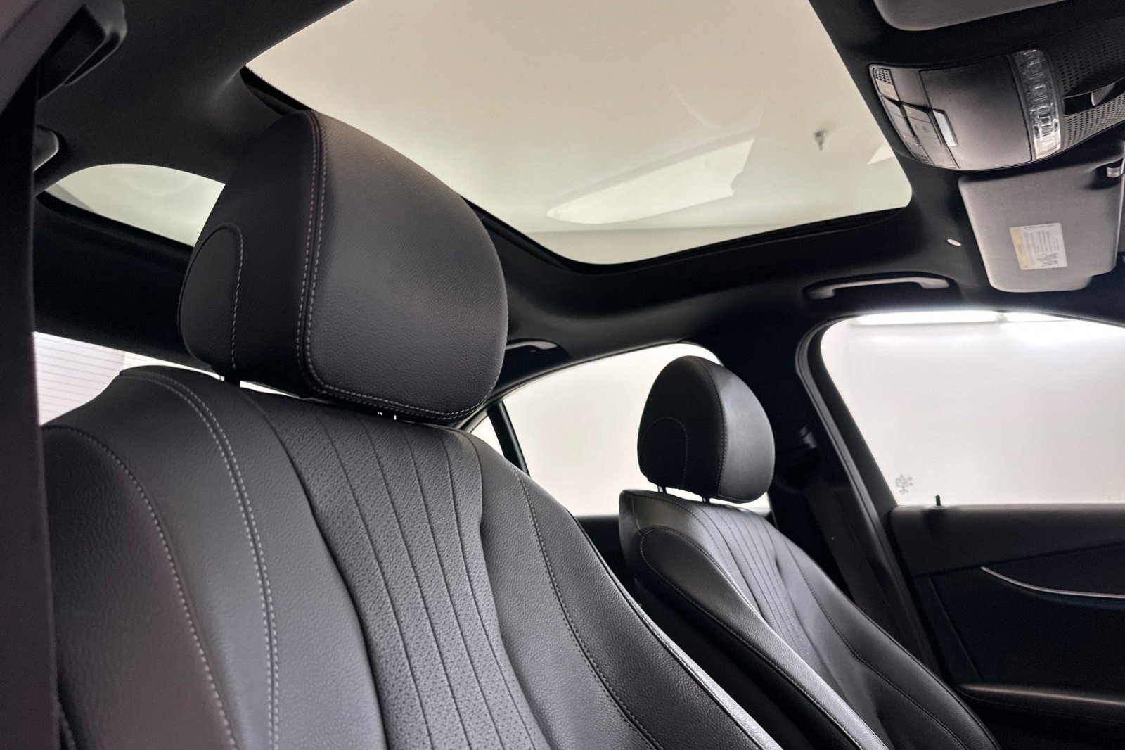 Used 2019 Mercedes-Benz E 300 image 26