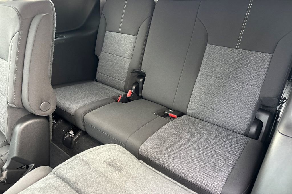 Used 2025 GMC Acadia Elevation image 13