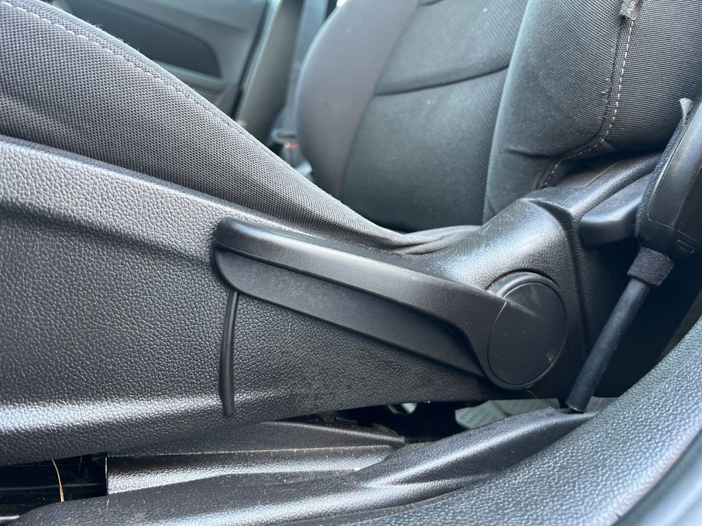 Used 2016 Chevrolet Cruze LT image 10