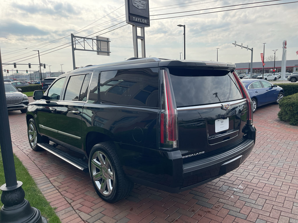 Used 2019 Cadillac Escalade ESV Premium Luxury image 11