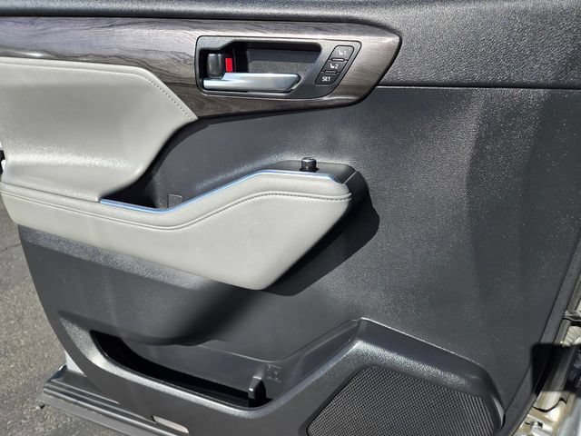 Used 2022 Toyota Highlander Platinum AWD/4WD image 20