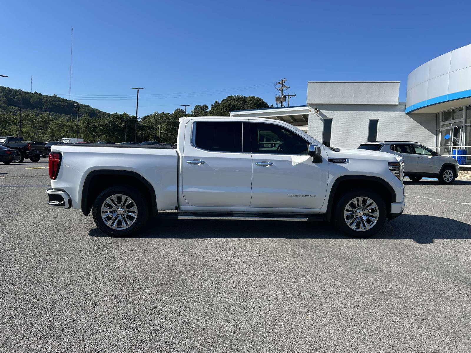 Used 2024 GMC Sierra 1500 Denali w/ Technology Package AWD/4WD image 8