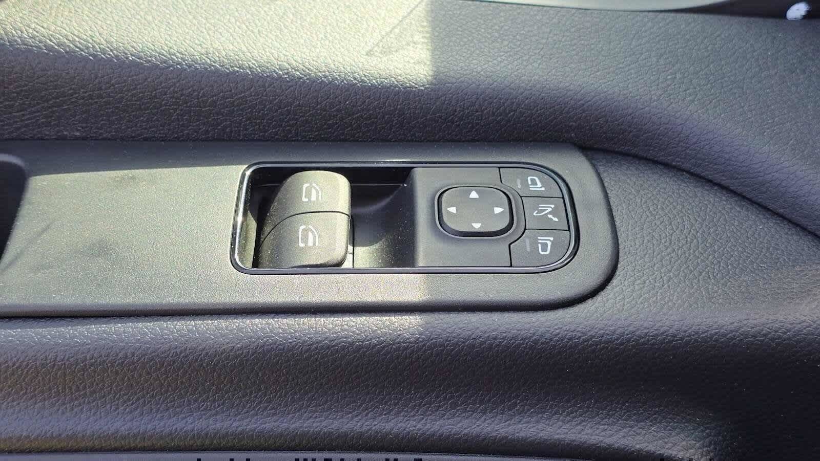 Used 2025 Mercedes-Benz Sprinter 2500 image 25