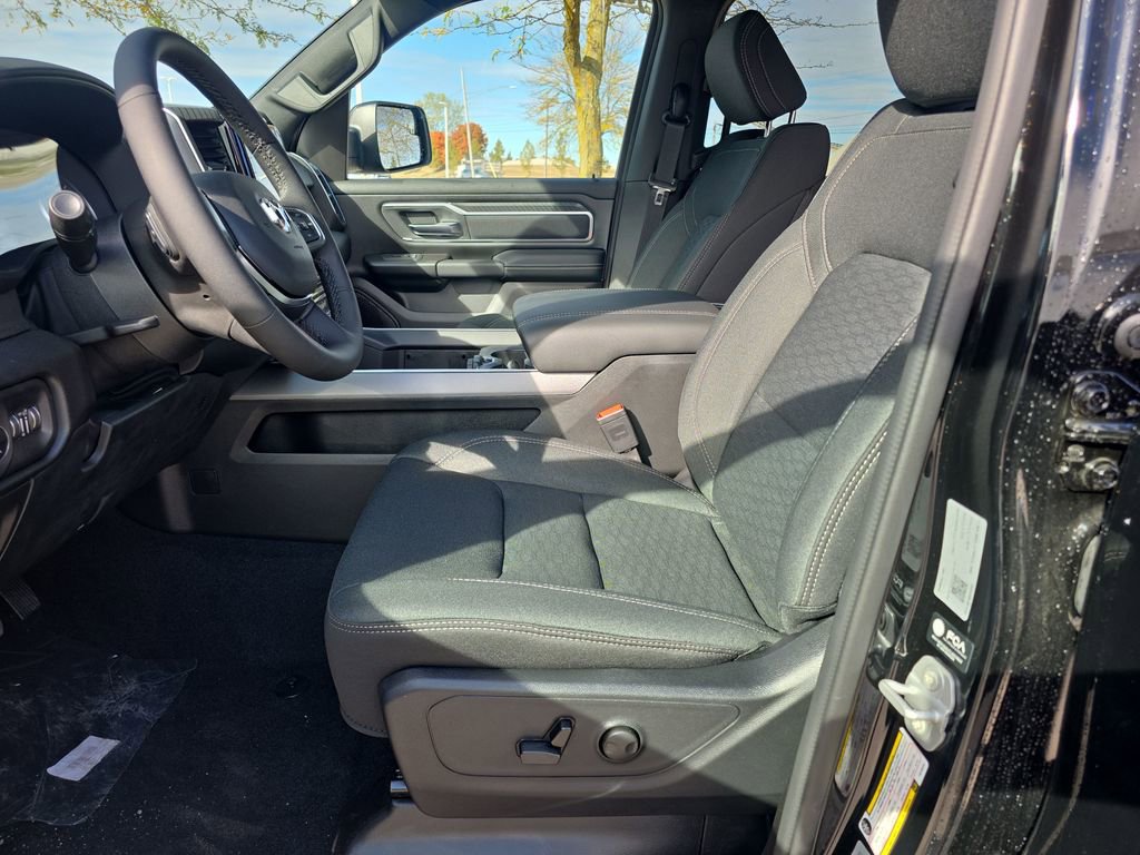 New 2026 RAM 1500 4x4 Crew Cab image 8