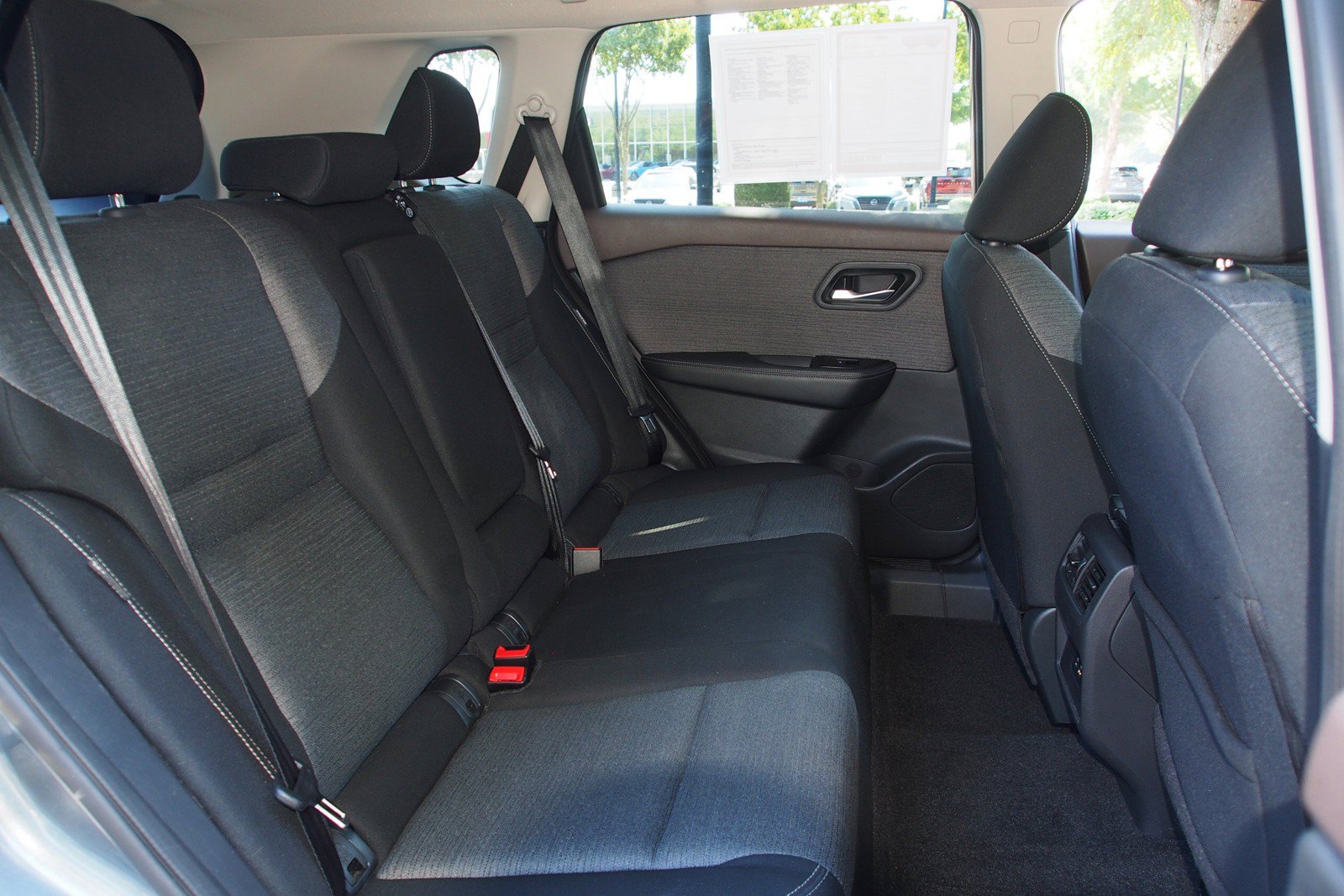 Used 2023 Nissan Rogue SV FWD image 13