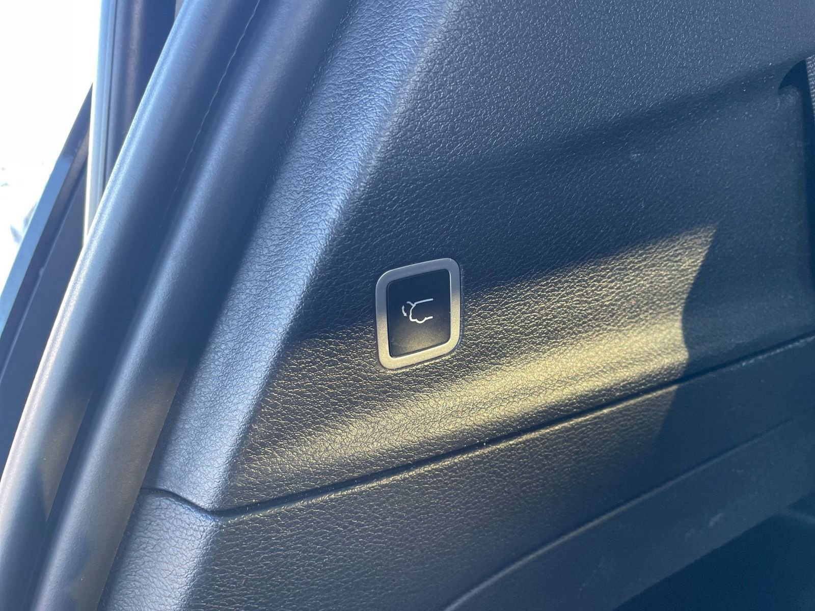 Used 2025 Chrysler Pacifica Select image 23