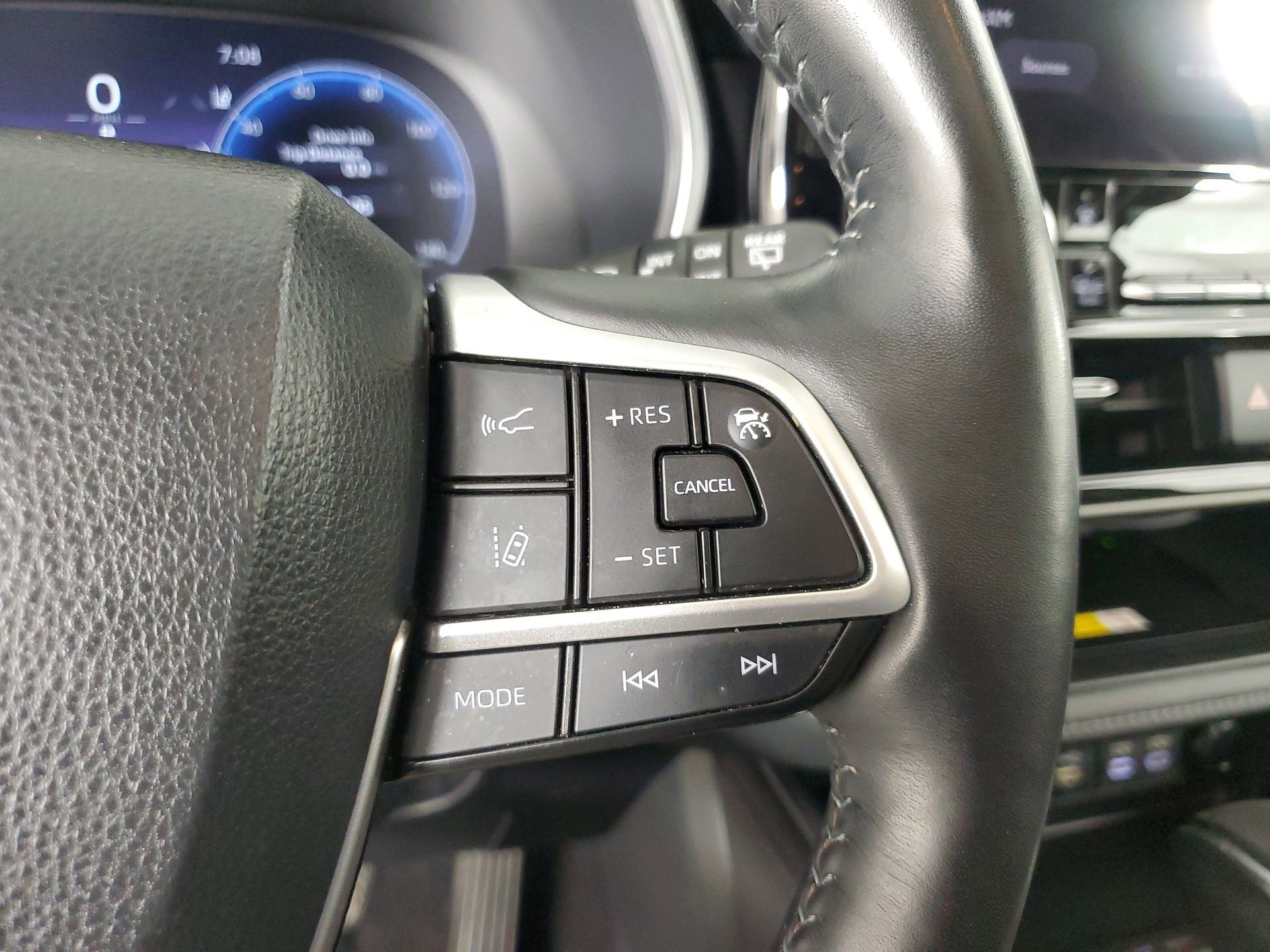 Used 2023 Toyota Highlander Limited image 37