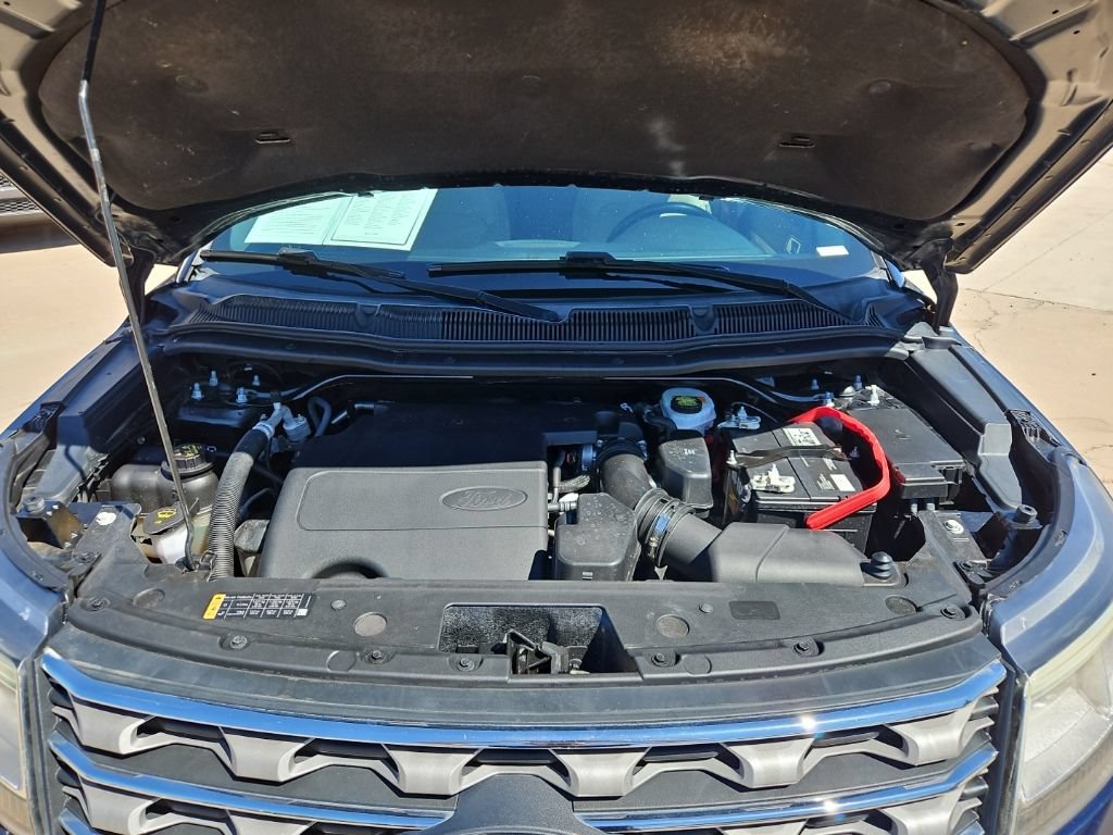 Used 2017 Ford Explorer XLT w/ Equipment Group 202A FWD image 8