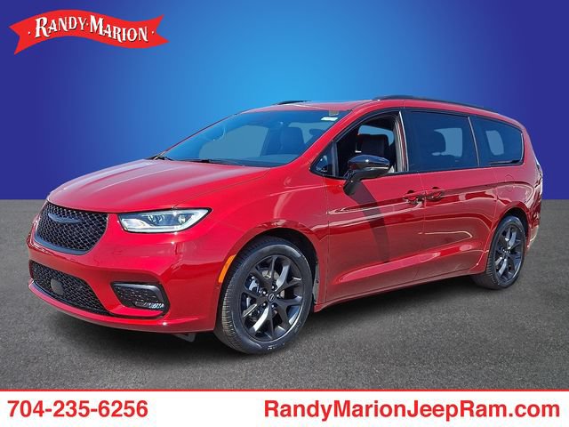 New 2026 Chrysler Pacifica Limited w/ S Appearance Package