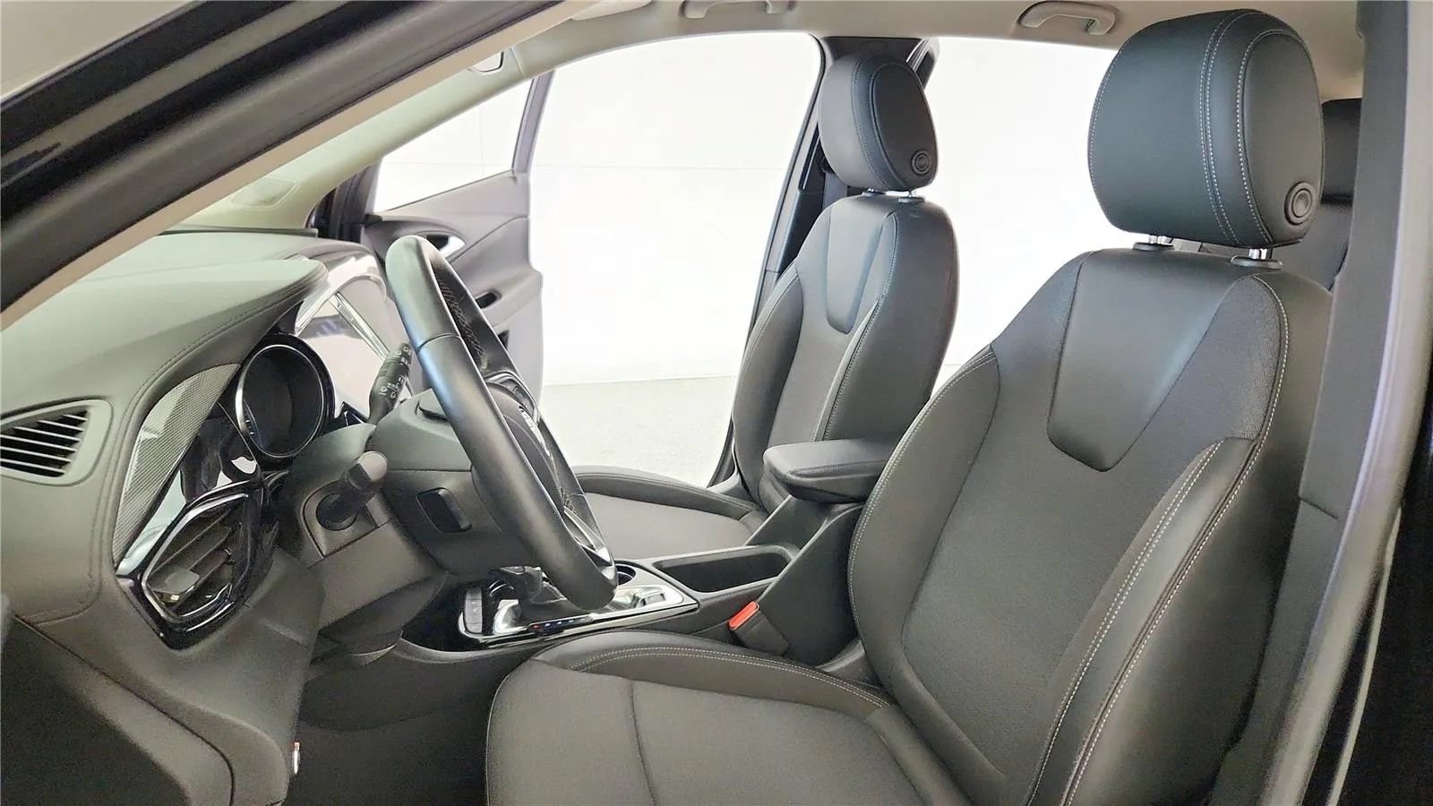 Used 2023 Buick Encore GX Preferred FWD image 28