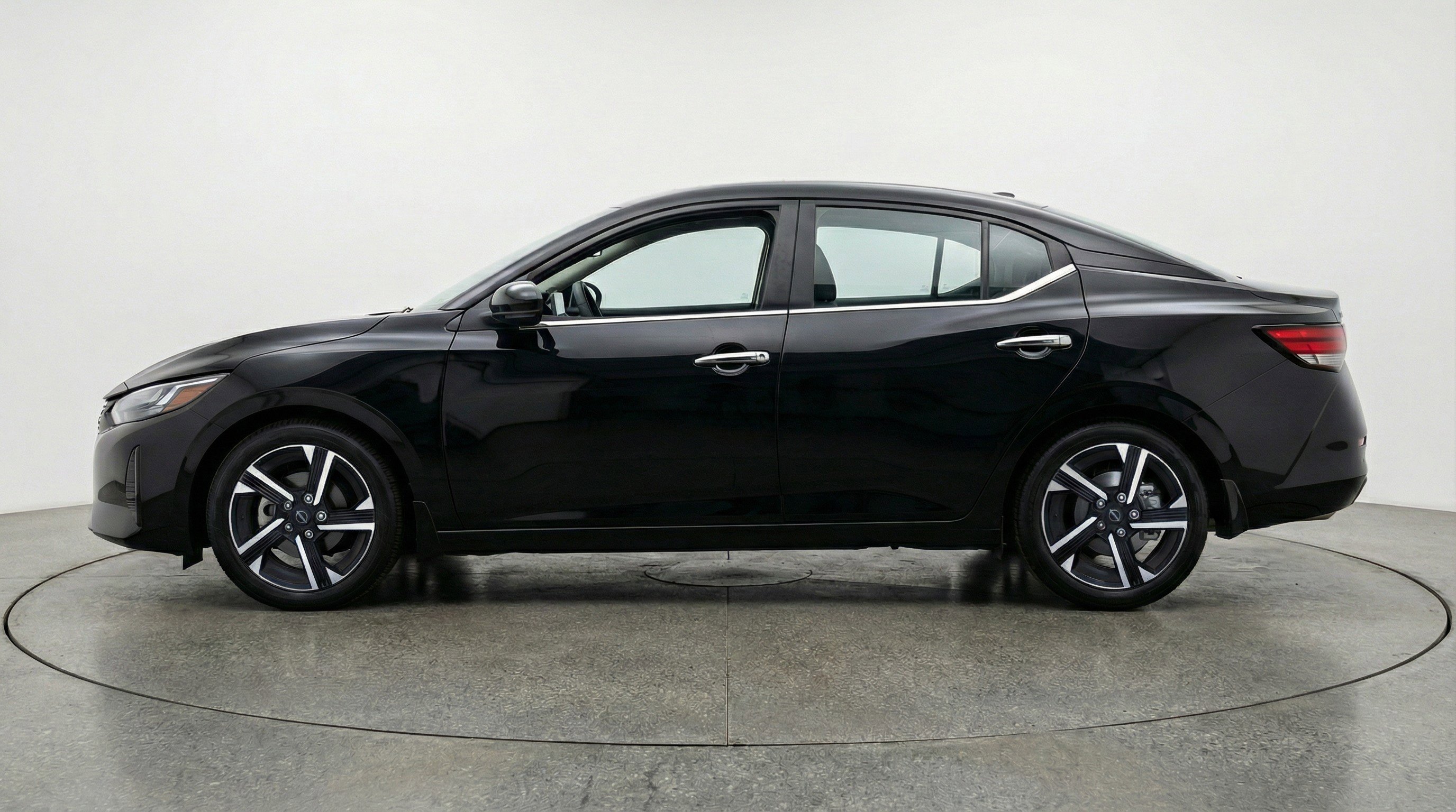 Used 2025 Nissan Sentra SV FWD image 5