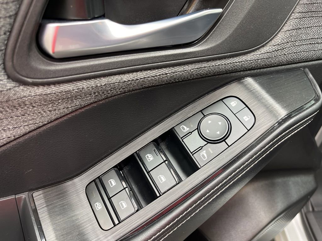 Used 2023 Nissan Rogue SV FWD image 30