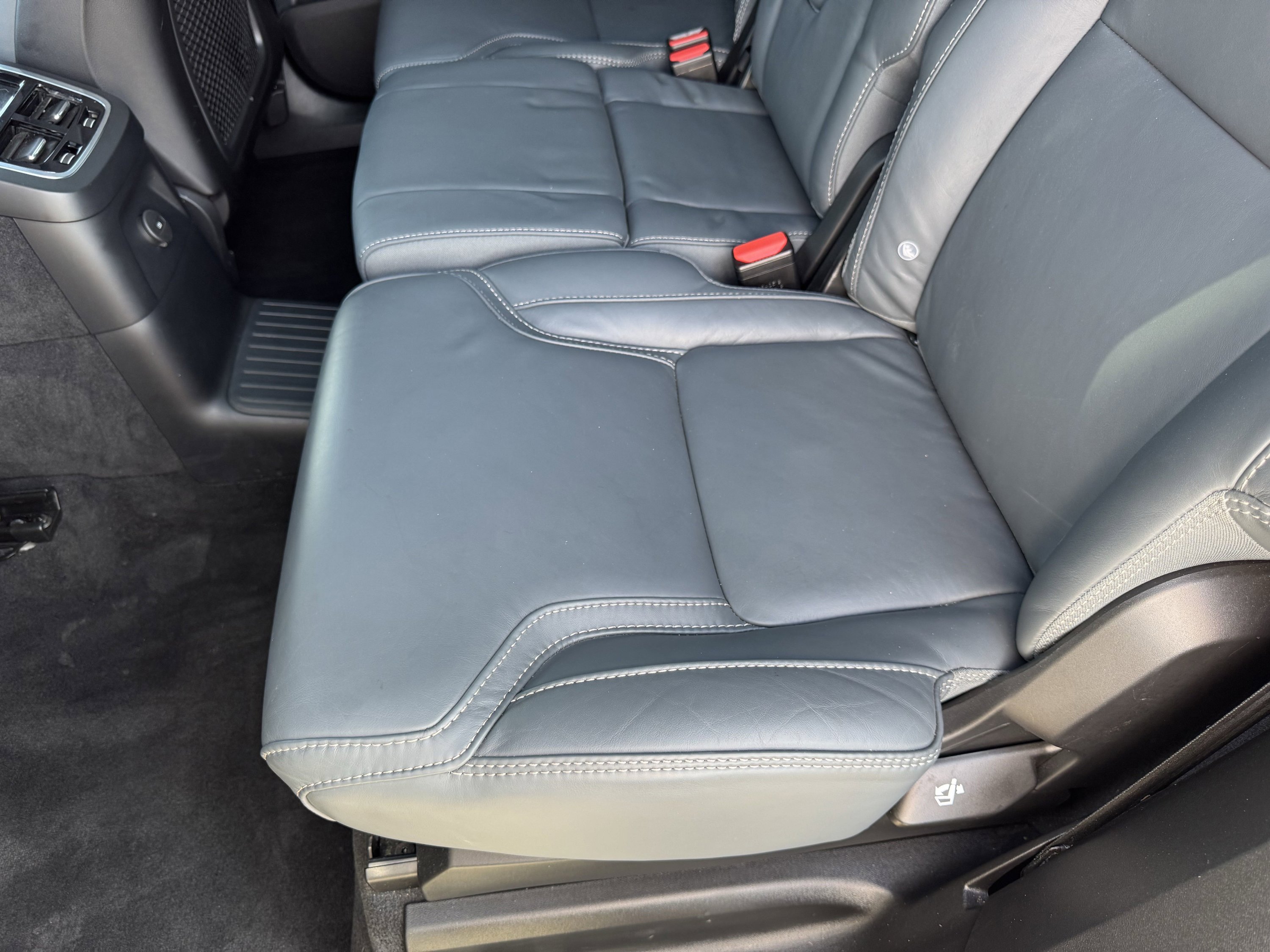 Used 2024 Volvo XC90 T8 Ultimate w/ Lounge Package image 35